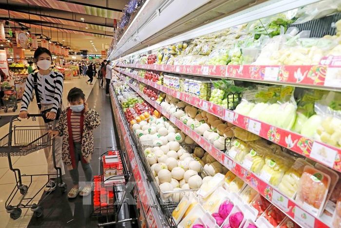 Người dân mua sắm tại siêu thị Aeon Long Biên, Hà Nội. Ảnh: Trần Việt - TTXVN