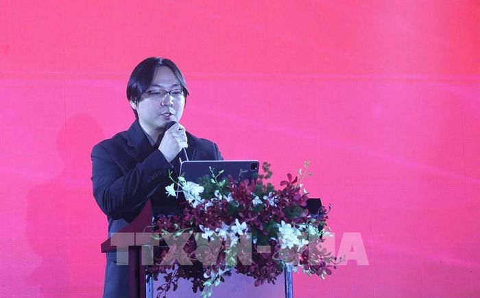 Ông Timothy Hyunmyung Dho, Giám đốc điều hành và đồng sáng lập Impact Square, chia sẻ tại Diễn đàn. Ảnh: Hứa Chung-TTXVN