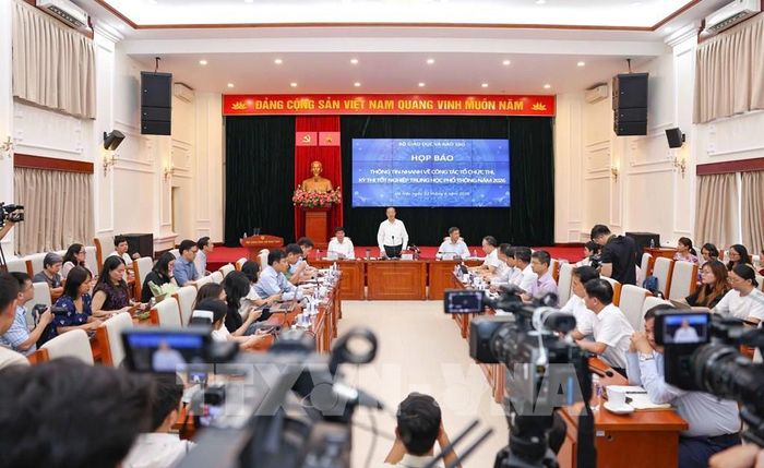 Bộ Giáo dục và Đào tạo họp báo, thông tin nhanh về công tác tổ chức thi, Kỳ thi tốt nghiệp THPT năm 2026. Ảnh: Thanh Tùng - TTXVN