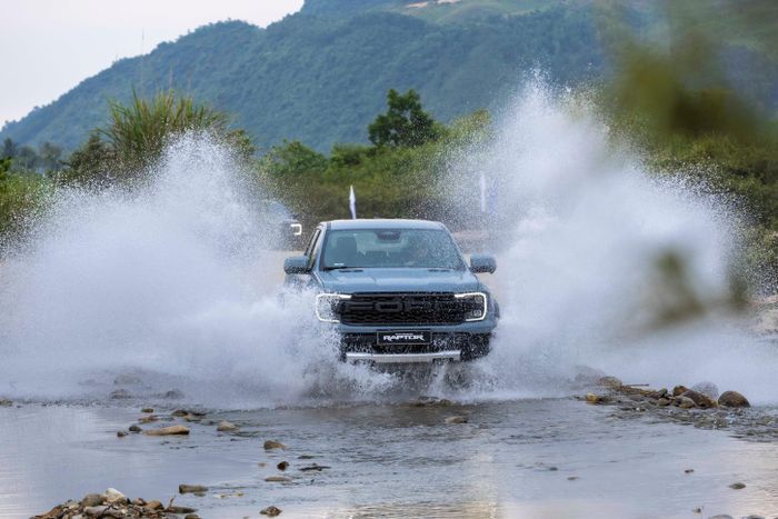 Trên mẫu xe Ranger Raptor mới, Fors sử dụng động cơ 3.0L V6 EcoBoost xăng sản sinh công suất 397 mã lực.