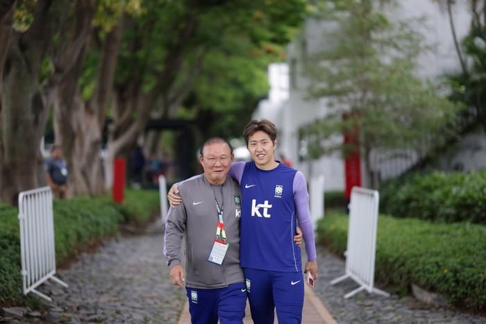 HLV Park Hang Seo và Lee Kang-in. Ảnh: Park Hang Seo