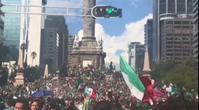 Chiến thắng 2-0 trước Nam Phi ở trận khai mạc World Cup 2026 khiến người hâm mộ Mexico mở hội tưng bừng. Ảnh: Record