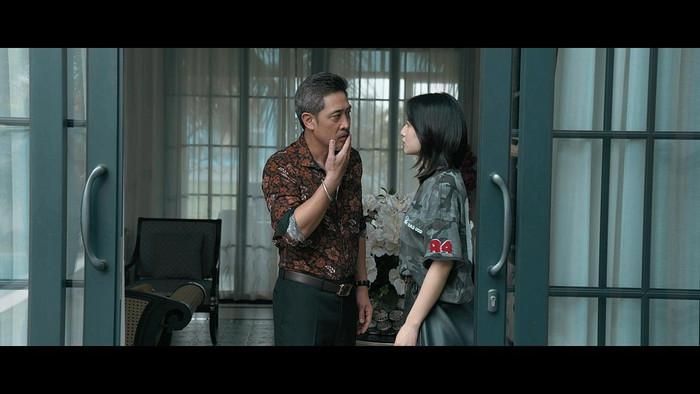 Trong Lửa Trắng, Việt Hoa đảm nhận vai Mai - một cô gái cá tính, gan lì, lém lỉnh.