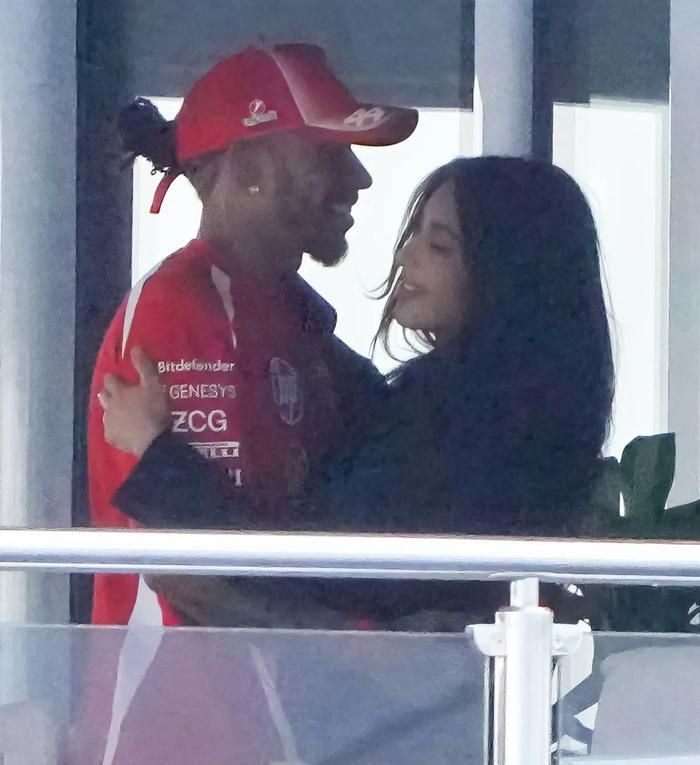 Những khoảnh khắc tình cảm của người mẫu Kim Kardashian và tay đua F1 Lewis Hamilton mới đây.