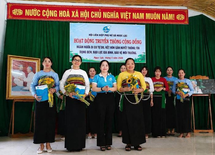 Hội LHPN xã Ngọc Lặc tuyên truyền cho cán bộ, hội viên phụ nữ và Nhân dân chung tay bảo vệ môi trường, tìm hiểu về kiến thức bảo vệ môi trường.