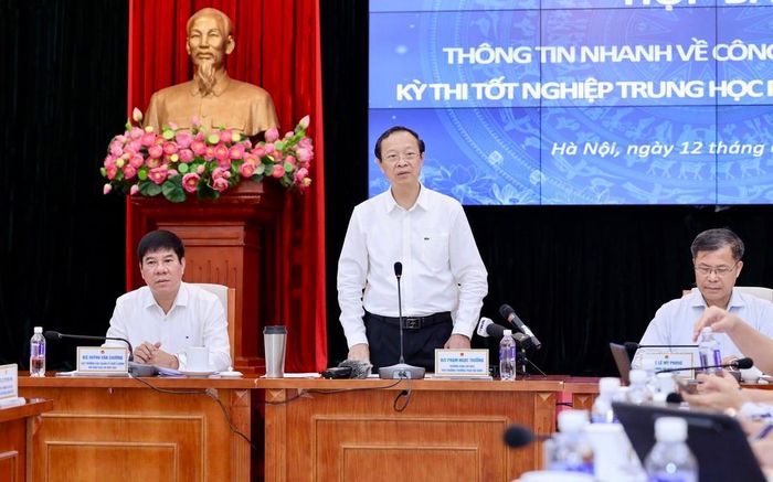 Thứ trưởng Thường trực Bộ GD-ĐT Phạm Ngọc Thưởng, Trưởng Ban Chỉ đạo cấp quốc gia Kỳ thi tốt nghiệp THPT năm 2026, chủ trì buổi họp báo
