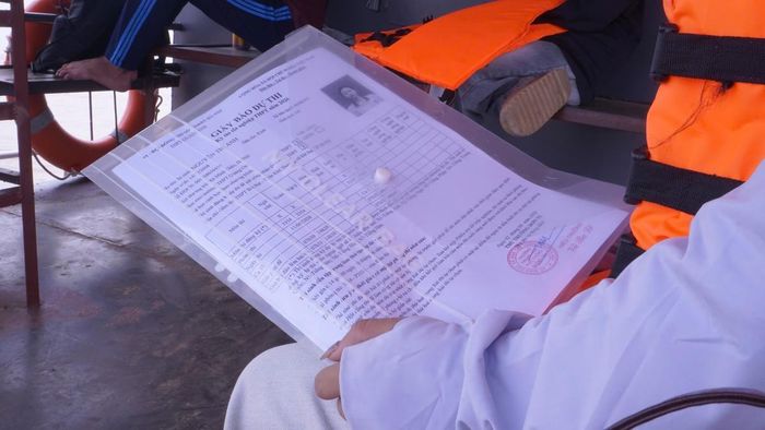 Chuyến đò không chỉ chở người mà còn mang theo cả những ước mơ về tương lai của học sinh xã đảo Minh Châu