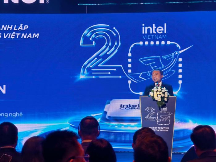 Bộ trưởng Bộ Khoa học và Công nghệ Vũ Hải Quân nhận định Intel đã có đóng góp quan trọng trong việc mở đường cho ngành công nghiệp bán dẫn của Việt Nam.