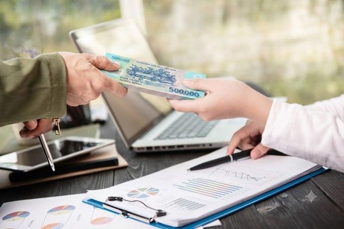 Phí bảo hiểm là gì? Phí bảo hiểm là khoản tiền mà khách hàng phải đóng cho doanh nghiệp bảo hiểm