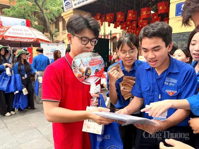 Theo nhiều thí sinh, đề thi tốt nghiệp THPT 2026 có độ phân hóa rõ nét, đặc biệt ở nhóm câu hỏi dùng để phân loại thí sinh ở mức điểm 9 trở lên. Ảnh: Minh Hương