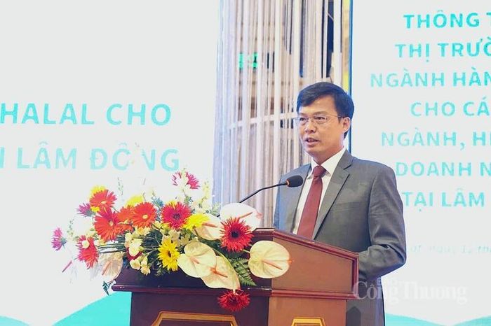 Ông Đinh Văn Tuấn, Phó Chủ tịch UBND tỉnh Lâm Đồng phát biểu chào mừng các đại biểu tại hội thảo. Ảnh: Lê Sơn