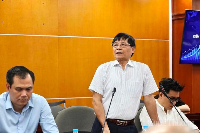 Ông Trương Văn Cẩm, Phó Chủ tịch Thường trực kiêm Tổng Thư ký Hiệp hội Dệt May Việt Nam phát biểu tại hội nghị