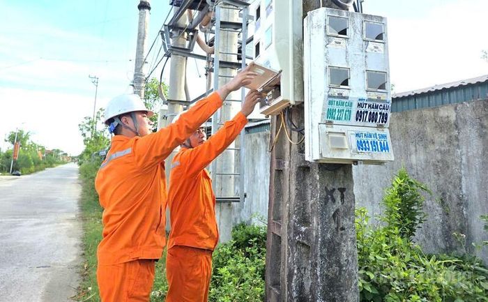 Các đơn vị trực thuộc đã chủ động rà soát hiện trạng lưới điện, kiểm tra kỹ lưỡng khả năng mang tải của các trạm biến áp, đồng thời tăng cường kiểm tra các thiết bị vận hành nhằm đảm bảo độ tin cậy cung cấp điện cao nhất.