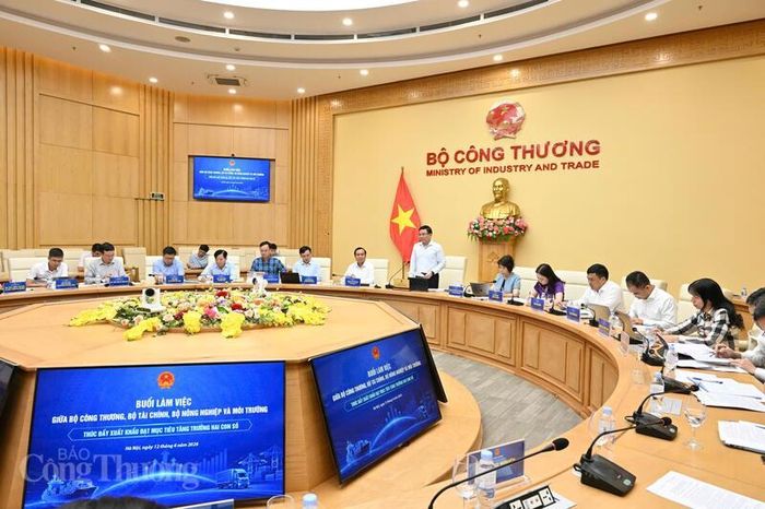 Toàn cảnh buổi làm việc. Ảnh: Cấn Dũng