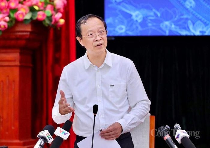 Thứ trưởng Bộ Giáo dục và Đào tạo Phạm Ngọc Thưởng.