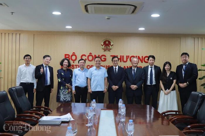 Các đại biểu tham dự buổi làm việc. Ảnh: Thanh Tuấn