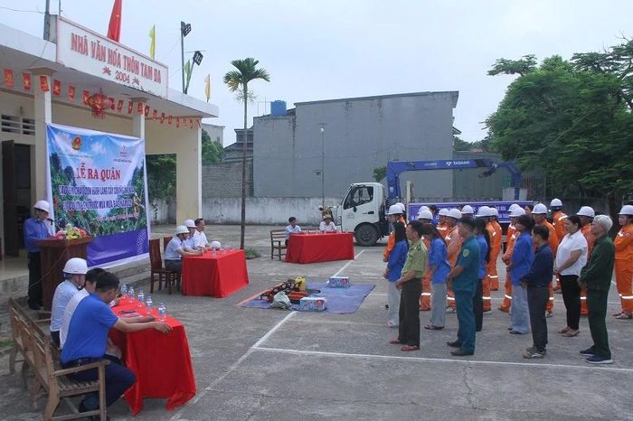 Các đơn vị tại lễ ra quân nhằm phòng ngừa sự cố, bảo đảm vận hành an toàn hệ thống điện trước mùa mưa bão năm 2026.