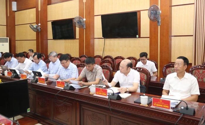 Các đại biểu dự phiên họp.