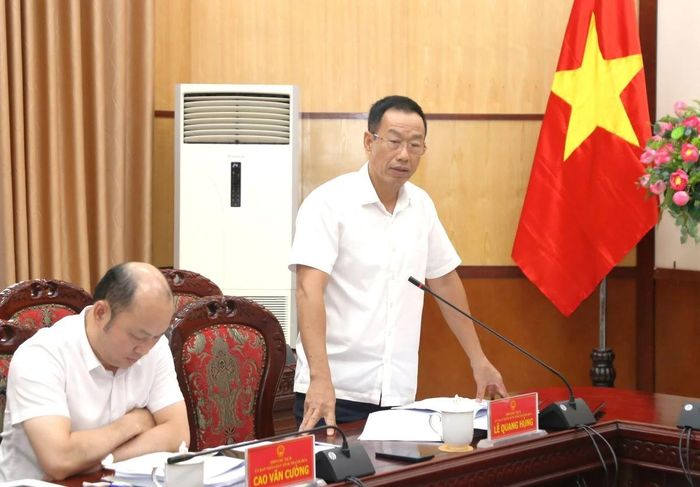 Phó Chủ tịch UBND tỉnh Lê Quang Hùng phát biểu tại phiên họp.