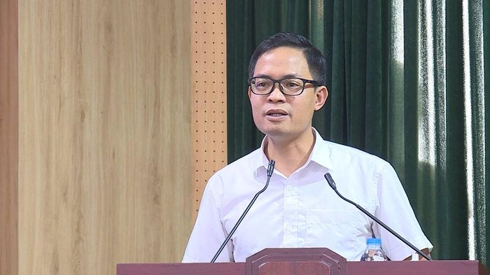 Ông Vũ Văn Phán - Báo cáo viên Quỹ Phát triển khoa học và công nghệ Quốc gia, Bộ Khoa học và Công nghệ trao đổi tại hội nghị.