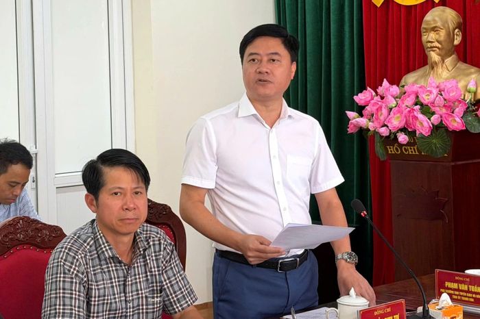 Đồng chí Nguyễn Duy Tự, Phó giám đốc Sở Văn hóa, Thể Thao và Du lịch tỉnh phát biểu tại hội nghị.