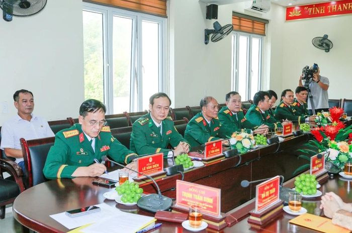 Ban Thường trực Hội cựu chiến binh tỉnh cùng các đại biểu dự đại hội.