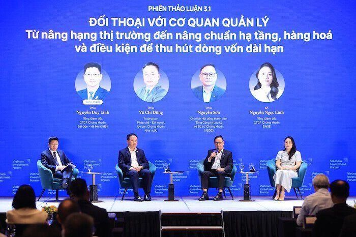 Phiên thảo luận “Đối thoại với cơ quan quản lý: Từ nâng hạng thị trường đến nâng chuẩn hạ tầng, hàng hóa và điều kiện để thu hút dòng vốn dài hạn” trong khuôn khổ Vietnam Investment Forum 2026 – Summer Summit. (Ảnh: BTC).