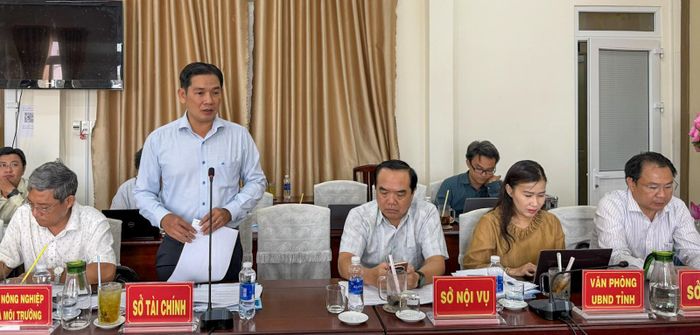 Thành viên Đoàn công tác phát biểu tại buổi làm việc.