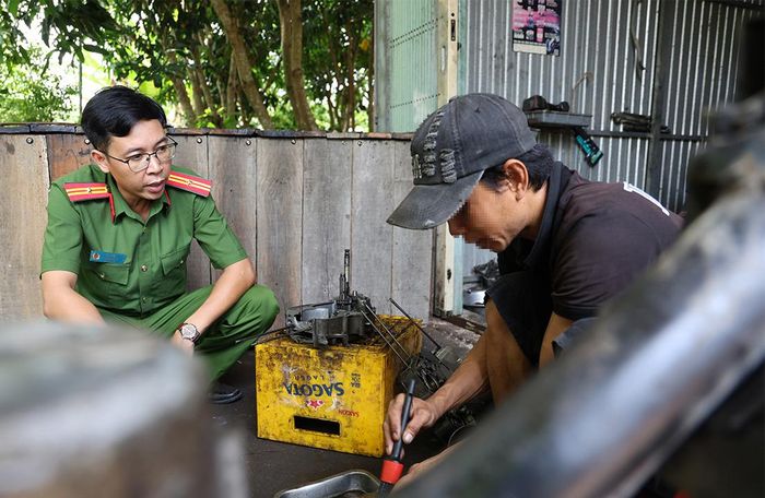Lực lượng Công an cơ sở thường xuyên đến động viên anh N.V.T.