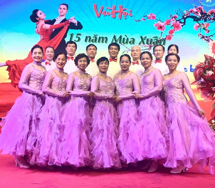  Thành viên Câu lạc bộ Khiêu vũ Tâm Giao (phường Kinh Bắc) thường xuyên giao lưu, biểu diễn ở trong và ngoài tỉnh. 