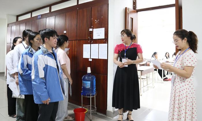 Thí sinh dự thi tại điểm thi Trường Trung học phổ thông Chuyên Bắc Ninh. 