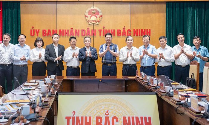  Đại biểu chụp ảnh lưu niệm sau buổi làm việc. 