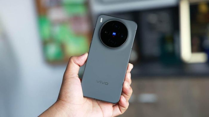 Điện thoại cận cao cấp của vivo có hệ thống camera chất lượng cao