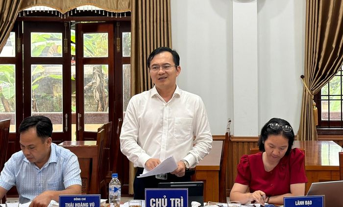 Trưởng ban Kinh tế - Ngân sách HĐND thành phố Thái Hoàng Vũ phát biểu tại buổi giám sát. Ảnh: D.LỆ