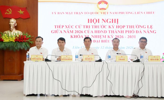 Tổ đại biểu số 4 HĐND thành phố tiếp xúc cử tri phường Liên Chiểu. Ảnh: TRỌNG HUY