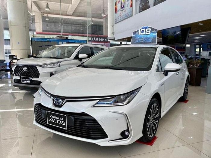 Toyota Corolla Altis 2026 sở hữu diện mạo trẻ trung và góc cạnh hơn.