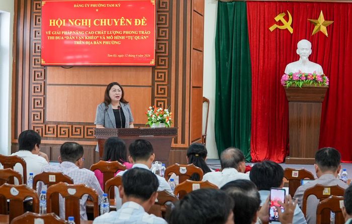 Bí thư Đảng ủy phường Tam Kỳ Nguyễn Thị Thu Lan phát biểu tại hội nghị. Ảnh: HỒ QUÂN