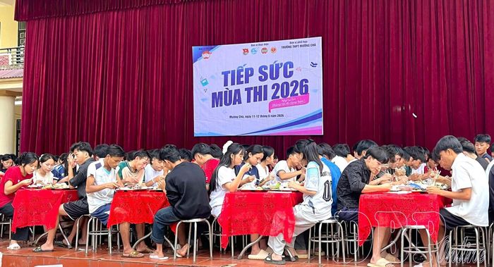 Các thí sinh được hỗ trợ bữa ăn đảm bảo dinh dưỡng, yên tâm chuẩn bị tốt cho các buổi thi.