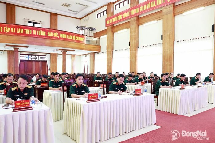 Các đại biểu dự hội nghị quán triệt Chương trình hành động thực hiện nghị quyết đại hội đảng các cấp và các quy chế lãnh đạo của Đảng ủy Binh đoàn 16.