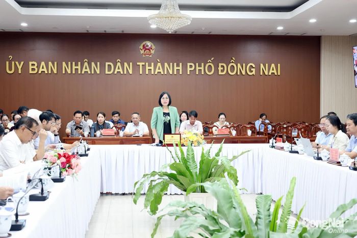 Thành ủy viên, Phó Chủ tịch UBND thành phố Nguyễn Thị Hoàng phát biểu chỉ đạo hội nghị. Ảnh: Hồ Thảo