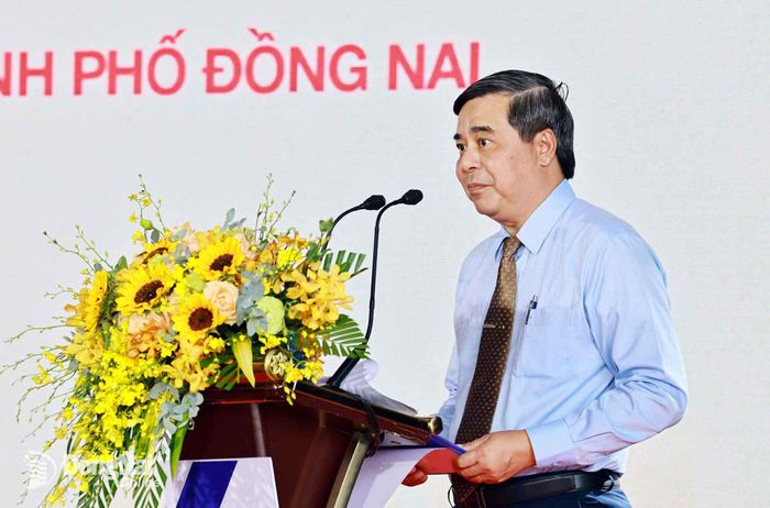 Tổng Giám đốc Tổng Công ty Sonadezi Trần Thanh Hải phát biểu cam kết và quyết tâm của đại diện đơn vị thi công. Ảnh: Công Nghĩa