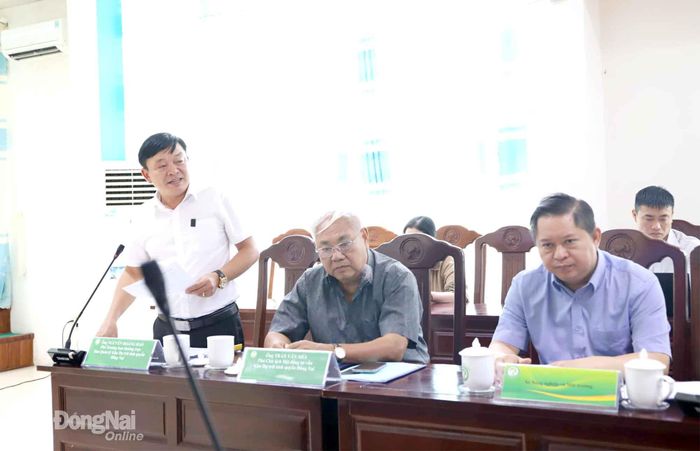 Ông Nguyễn Hoàng Hảo, Giám đốc Khu Bảo tồn thiên nhiên - văn hóa Đồng Nai trao đổi tại hội thảo. Ảnh: B.Nguyên