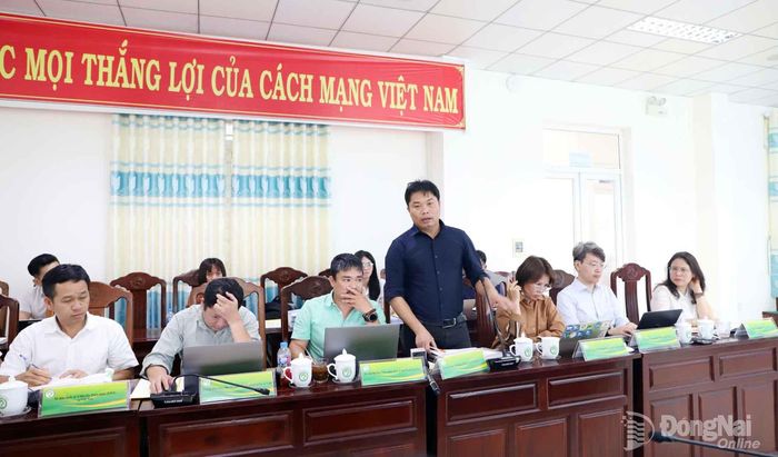 Ông Nguyễn Văn Thái, Giám đốc Trung tâm Bảo tồn động vật hoang dã tại Việt Nam góp ý tại hội thảo. Ảnh: B.Nguyên