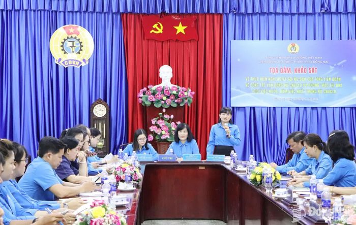 Tọa đàm, khảo sát về thực hiện Nghị quyết 68/NQ-BCH của Tổng Liên đoàn Lao động Việt Nam về công tác vận động nữ công nhân viên chức lao động và phong trào thi đua “Giỏi việc nước, đảm việc nhà” trong nữ công nhân viên chức lao động do Liên đoàn Lao động thành phố tổ chức vào tháng 5-2026. Ảnh: CĐ