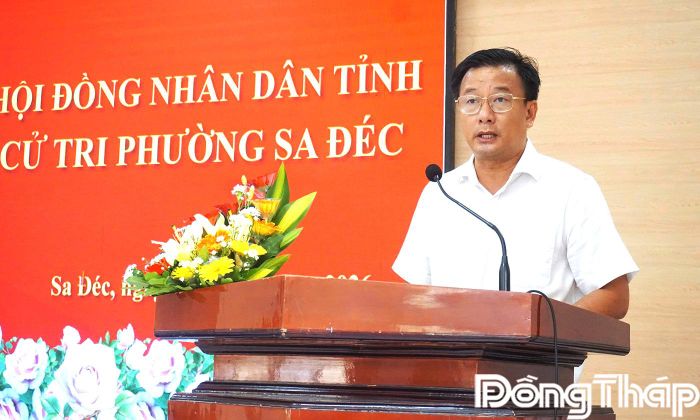 Đại biểu Nguyễn Phước Thiện phát biểu tại buổi tiếp xúc.
