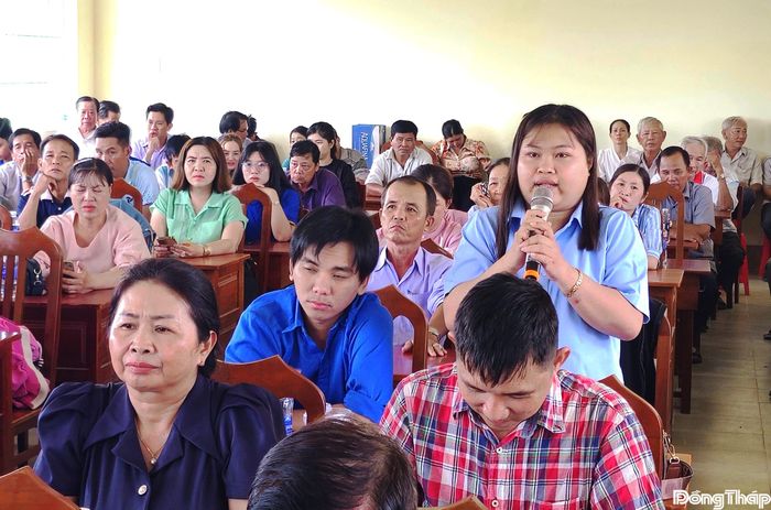 Cử tri xã Long Phú Thuận nêu ý kiến.