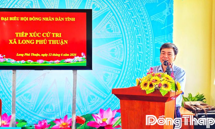 Phó Chủ tịch HĐND tỉnh Phạm Văn Chuẩn phát biểu ý kiến tại buổi tiếp xúc.