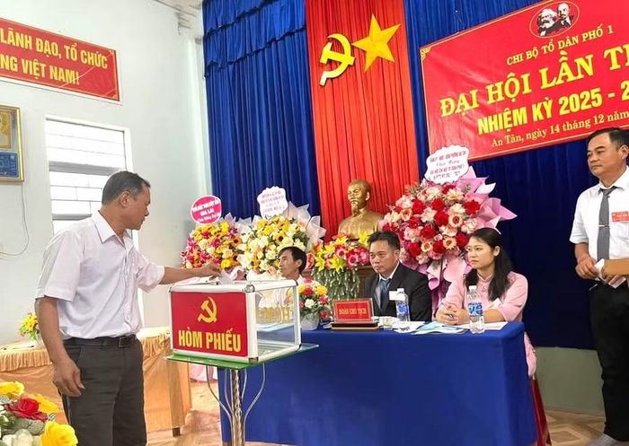 Chi bộ tổ dân phố 1 An Tân (phường An Khê) tổ chức Đại hội lần thứ IX, nhiệm kỳ 2025-2027. Ảnh: ĐVCC