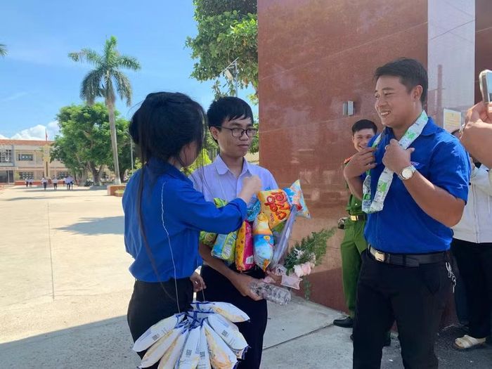  Chúc mừng thí sinh đã hoàn thành kỳ thi tốt nghiệp THPT năm 2026. Ảnh: Thảo Khuy 
