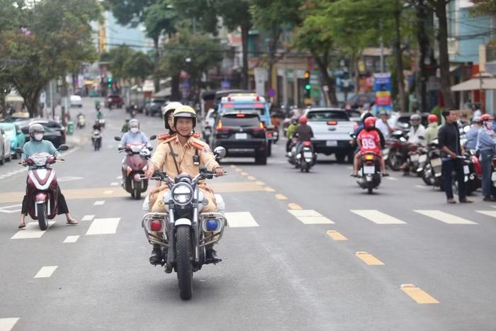 Phòng CSGT đã huy động hơn 630 lượt cán bộ, chiến sĩ tham gia đảm bảo an toàn giao thông tại các điểm thi. Ảnh: Văn Ngọc